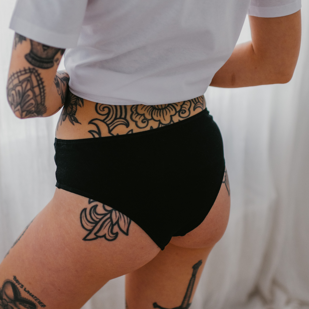 Lore Janssens Oh Yaz Black Brief Oxygen Collection breathable underwear comfortable black Briefs Bikini model Hipster healthy underwear cotton ecovero vaginal irritation ohyaz