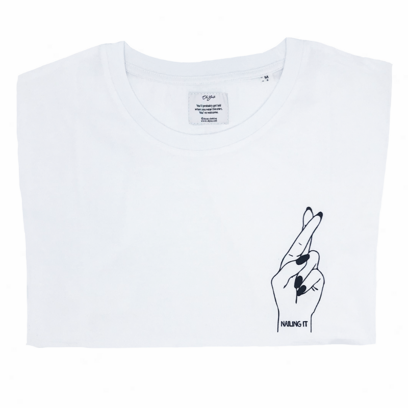 NAILING IT T-shirt | OH YAZ Beyoncé inspired fashion white Tee witte t-shirt minimalistic quote statement T-shirt sustainable clothing brand ecofashion duurzame mode ikkoopbelgisch made in Antwerp